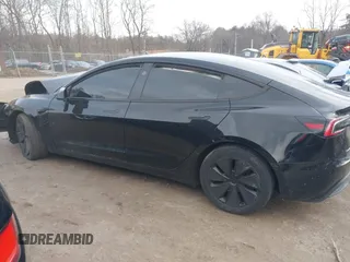 2024 Tesla Model 3 z VIN 5YJ3E1EA8RF755840, wystawiony jako IAAI lot #41677744 z przebiegiem 9 695 mil mil oraz . Historia ofert i sprzedaży dostępna na DreamBid. Obrazek 13.