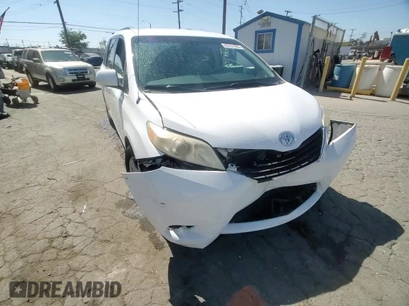 2012 Toyota Sienna LE AAS z VIN 5TDKK3DC8CS241301, wystawiony jako Copart lot #62791895 z przebiegiem 167 439 mil mil oraz Szkoda całkowita • Salvage title. Historia ofert i sprzedaży dostępna na DreamBid. Obrazek 14.