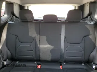 2020 Jeep Renegade Latitude z VIN ZACNJABB7LPL31497, wystawiony jako Copart lot #59149995 z przebiegiem 45 396 mil mil oraz Szkoda całkowita • Salvage title. Historia ofert i sprzedaży dostępna na DreamBid. Obrazek 10.