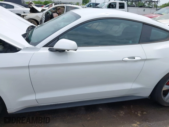 2016 Ford Mustang V6 z VIN 1FA6P8AMXG5292619, wystawiony jako IAAI lot #42088066 z przebiegiem 101 905 mil mil oraz . Historia ofert i sprzedaży dostępna na DreamBid. Obrazek 14.