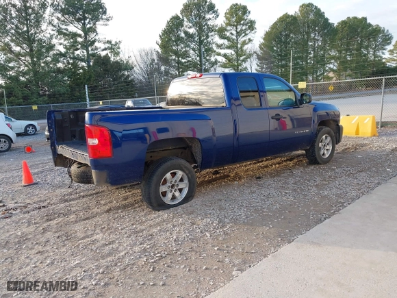 2013 Chevrolet Silverado 1500 LT with VIN 1GCRCSE09DZ338310, listed as a IAAI auction lot 41509184 with 174,403 mi miles. Bid and sale history available at carsss.com. Image 4.