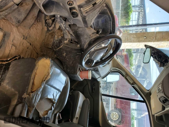 2019 Ford Transit Passenger XL z VIN 1FBAX2CM8KKA85224, wystawiony jako IAAI lot #42845272 z przebiegiem 142 658 mil mil oraz . Historia ofert i sprzedaży dostępna na DreamBid. Obrazek 17.