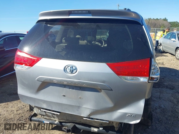2011 Toyota Sienna XLE AAS with VIN 5TDYK3DC5BS039959, listed as a IAAI auction lot 41803881 with 129,479 mi miles. Bid and sale history available at carsss.com. Image 17.