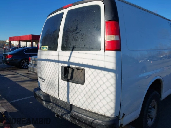 2014 Chevrolet Express Cargo z VIN 1GCWGGBA3E1109722, wystawiony jako IAAI lot #41845284 z przebiegiem 224 334 mil mil oraz . Historia ofert i sprzedaży dostępna na DreamBid. Obrazek 16.