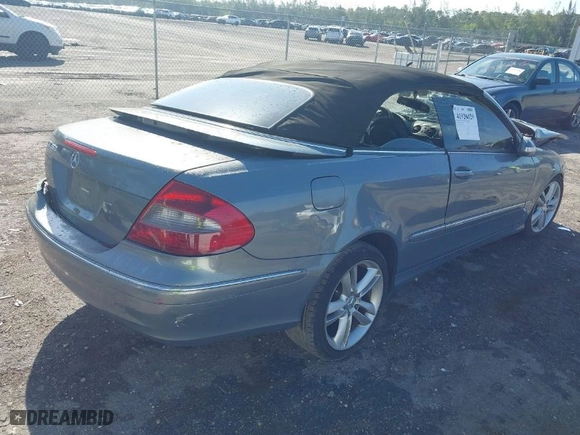 2006 Mercedes-Benz CLK-Class 3.5L with VIN WDBTK56G96T067775, listed as a IAAI auction lot 41926029 with 176,138 mi miles. Bid and sale history available at carsss.com. Image 4.