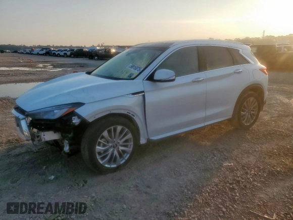 2024 Infiniti QX50 Luxe z VIN 3PCAJ5BA6RF104043, wystawiony jako Copart lot #59015075 z przebiegiem 13 276 mil mil oraz Szkoda całkowita • Salvage title. Historia ofert i sprzedaży dostępna na DreamBid. Obrazek 1.