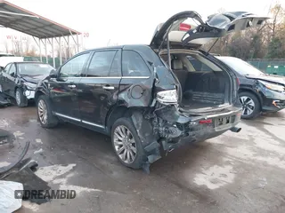 2014 Lincoln MKX z VIN 2LMDJ8JK0EBL19868, wystawiony jako IAAI lot #40960894 z przebiegiem 88 609 mil mil oraz . Historia ofert i sprzedaży dostępna na DreamBid. Obrazek 3.