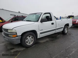 2000 Chevrolet Silverado 1500 with VIN 1GCEC14W8YE144881, listed as a Copart auction lot 84852304 with 0 mi miles and Salvage Title. Bid and sale history available at carsss.com. Image 1.