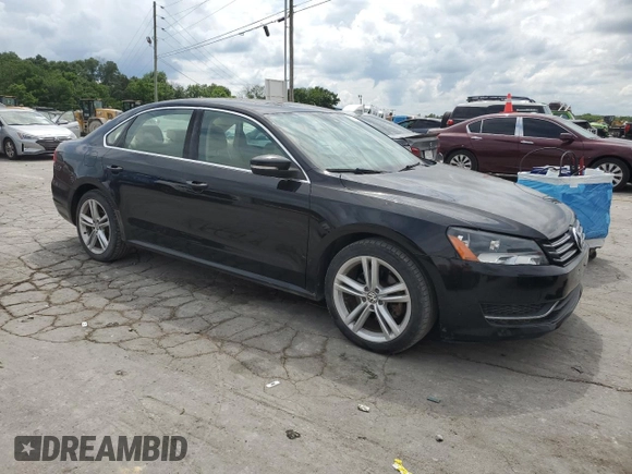 2014 Volkswagen Passat SE z VIN 1VWBT7A38EC049323, wystawiony jako Copart lot #57847025 z przebiegiem 86 241 mil mil oraz Tytuł czysty. Historia ofert i sprzedaży dostępna na DreamBid. Obrazek 4.