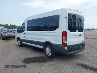 2017 Ford Transit z VIN 1FTYR2CM1HKB49066, wystawiony jako IAAI lot #42382169 z przebiegiem 42 150 mil mil oraz . Historia ofert i sprzedaży dostępna na DreamBid. Obrazek 3.