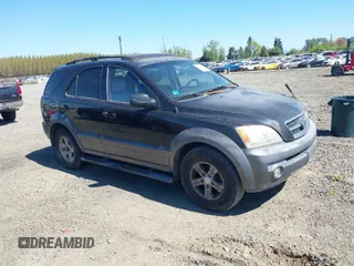 2004 Kia Sorento LX with VIN KNDJC733945245222, listed as a IAAI auction lot 42056958 with 272,128 mi miles. Bid and sale history available at carsss.com. Image 1.