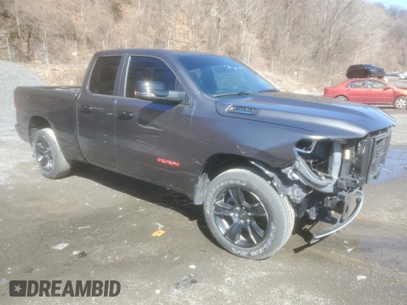 2024 Ram 1500 Big Horn z VIN 1C6SRFBT0RN210968, wystawiony jako Copart lot #49988365 z przebiegiem 7 678 mil mil oraz Szkoda całkowita • Salvage title. Historia ofert i sprzedaży dostępna na DreamBid. Obrazek 4.
