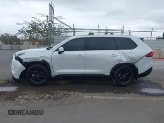 2024 Toyota Highlander XLE z VIN 5TDAAAB50RS068275, wystawiony jako IAAI lot #42437588 z przebiegiem 5 878 mil mil oraz . Historia ofert i sprzedaży dostępna na DreamBid. Obrazek 14.