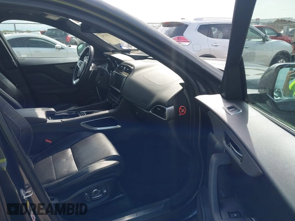 2018 Jaguar F-Pace S z VIN SADCM2FVXJA244092, wystawiony jako IAAI lot #41888353 z przebiegiem 95 501 mil mil oraz . Historia ofert i sprzedaży dostępna na DreamBid. Obrazek 5.