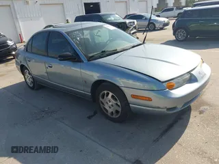 2002 Saturn SL z VIN 1G8ZK54702Z130021, wystawiony jako IAAI lot #42091064 z przebiegiem 68 754 mil mil oraz . Historia ofert i sprzedaży dostępna na DreamBid. Obrazek 1.