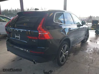 2018 Volvo XC60 Momentum with VIN LYVA22RKXJB101579, listed as a IAAI auction lot 41722082 with 33,579 mi miles. Bid and sale history available at carsss.com. Image 4.