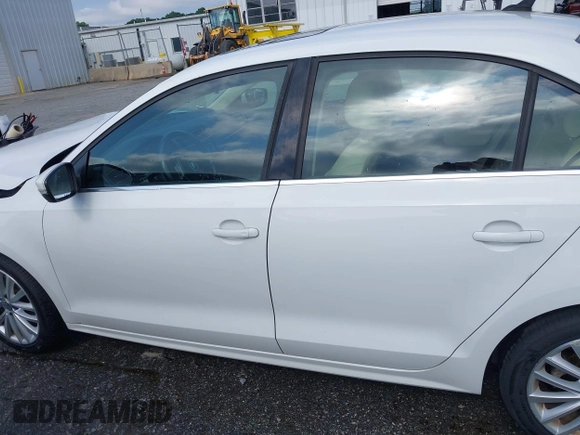 2016 Volkswagen Jetta SEL z VIN 3VWL07AJ0GM376263, wystawiony jako IAAI lot #42728100 z przebiegiem 213 315 mil mil oraz . Historia ofert i sprzedaży dostępna na DreamBid. Obrazek 14.