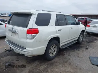 2010 Toyota 4Runner SR5 z VIN JTEZU5JR3A5012665, wystawiony jako IAAI lot #41380625 z przebiegiem 603 729 mil mil oraz . Historia ofert i sprzedaży dostępna na DreamBid. Obrazek 4.