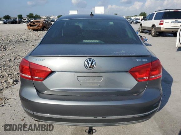 2013 Volkswagen Passat SEL Premium z VIN 1VWCN7A36DC135095, wystawiony jako Copart lot #57338905 z przebiegiem 151 843 mil mil oraz Szkoda całkowita • Salvage title. Historia ofert i sprzedaży dostępna na DreamBid. Obrazek 6.