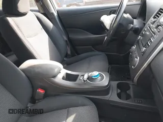 2015 Nissan LEAF SL z VIN 1N4AZ0CP2FC312062, wystawiony jako IAAI lot #42069975 z przebiegiem 250 000 mil mil oraz . Historia ofert i sprzedaży dostępna na DreamBid. Obrazek 5.