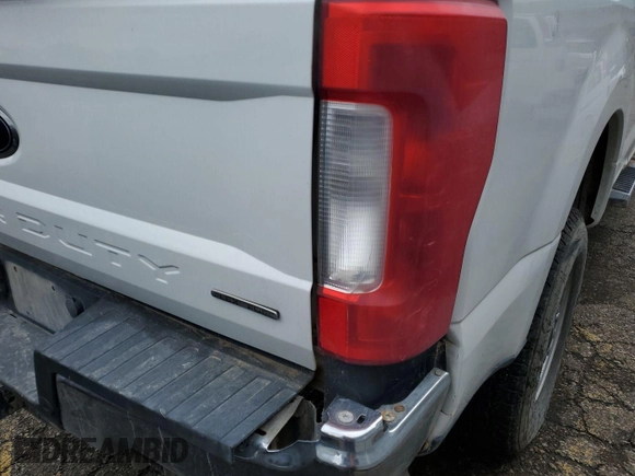 2018 Ford F-350 Platinum with VIN 1FT7W3B60JEB74705, listed as a IAAI auction lot 42679244 with 128,227 mi miles and . Bid and sale history available at DreamBid. Image 15.