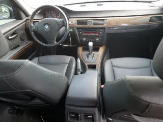 2009 BMW 3 Series 328i z VIN WBAPH77589NM47268, wystawiony jako Copart lot #57877405 z przebiegiem 157 930 mil mil oraz Szkoda całkowita • Salvage title. Historia ofert i sprzedaży dostępna na DreamBid. Obrazek 8.