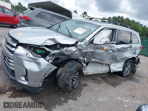 2018 Toyota Highlander SE z VIN 5TDJZRFH0JS529197, wystawiony jako IAAI lot #40233988 z przebiegiem Nie podano mil oraz . Historia ofert i sprzedaży dostępna na DreamBid. Obrazek 14.