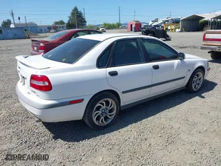 2001 Volvo S40 with VIN YV1VS29581F651573, listed as a IAAI auction lot 42067318 with 1 mi miles. Bid and sale history available at carsss.com. Image 4.