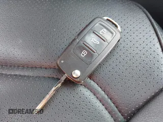 2013 Volkswagen Passat SE z VIN 1VWBP7A30DC144719, wystawiony jako IAAI lot #42174524 z przebiegiem 181 326 mil mil oraz . Historia ofert i sprzedaży dostępna na DreamBid. Obrazek 11.