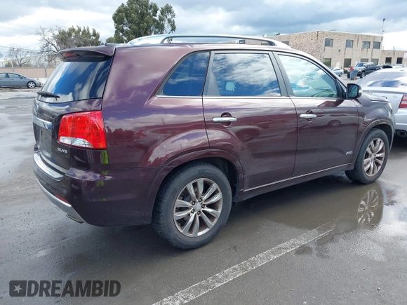 2012 Kia Sorento SX z VIN 5XYKWDA25CG283654, wystawiony jako IAAI lot #41803333 z przebiegiem 271 807 mil mil oraz . Historia ofert i sprzedaży dostępna na DreamBid. Obrazek 4.