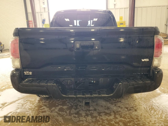 2018 Toyota Tacoma SR5 z VIN 3TMEZ5CN3JM072275, wystawiony jako Copart lot #56141695 z przebiegiem Nie podano mil oraz Czysty tytuł • Clean title. Historia ofert i sprzedaży dostępna na DreamBid. Obrazek 6.
