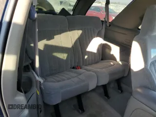 2000 Chevrolet Blazer LS z VIN 1GNCT18W8YK234090, wystawiony jako Copart lot #43063565 z przebiegiem 96 942 mil mil oraz Czysty tytuł • Clean title. Historia ofert i sprzedaży dostępna na DreamBid. Obrazek 10.