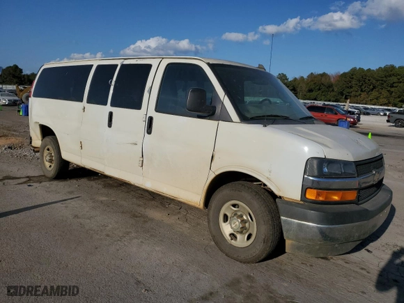 2017 Chevrolet Express Passenger LT with VIN 1GAZGPFG1H1337744, listed as a Copart auction lot 78469324 with 206,575 mi miles and Salvage Title. Bid and sale history available at carsss.com. Image 4.