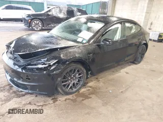 2025 Tesla Model 3 Long Range z VIN 5YJ3E1EA2SF909755, wystawiony jako IAAI lot #41667912 z przebiegiem 1 927 mil mil oraz . Historia ofert i sprzedaży dostępna na DreamBid. Obrazek 17.
