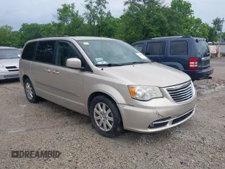 2013 Chrysler Town & Country Touring z VIN 2C4RC1BG9DR569049, wystawiony jako IAAI lot #42461553 z przebiegiem 272 373 mil mil oraz . Historia ofert i sprzedaży dostępna na DreamBid. Obrazek 1.
