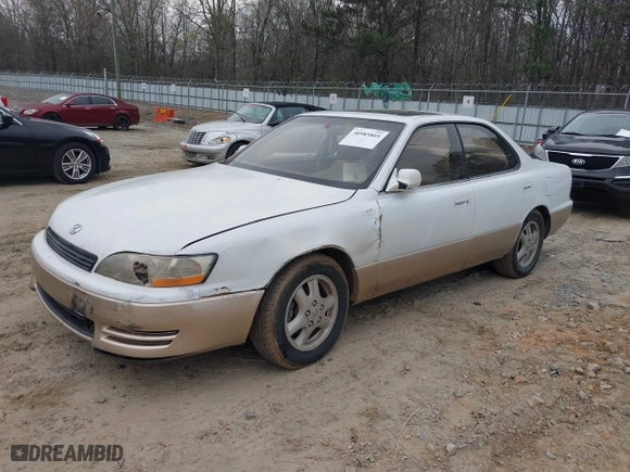 1996 Lexus ES 300 with VIN JT8BF12G6T0148230, listed as a IAAI auction lot 38985805 with 296,043 mi miles. Bid and sale history available at carsss.com. Image 2.