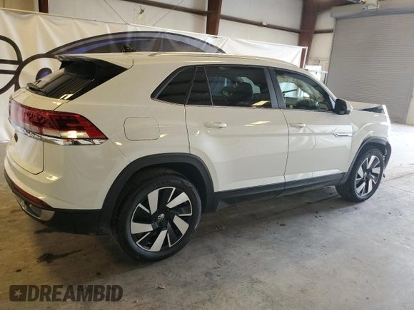 2025 Volkswagen Atlas SE with VIN 1V2WE2CA1SC220405, listed as a Copart auction lot 61621145 with 4,206 mi miles and Salvage title. Bid and sale history available at DreamBid. Image 3.
