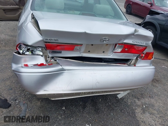 2000 Toyota Camry LE z VIN 4T1BF22K2YU094772, wystawiony jako IAAI lot #42427895 z przebiegiem 118 178 mil mil oraz . Historia ofert i sprzedaży dostępna na DreamBid. Obrazek 12.