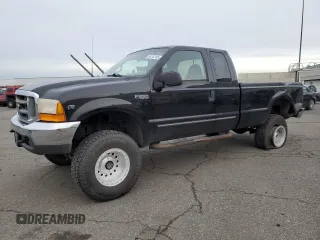 2000 Ford Super Duty F-250 XL with VIN 1FTNX21S9YEB91655, listed as a Copart auction lot 88102105 with 251,076 mi miles and Salvage Title. Bid and sale history available at carsss.com. Image 1.