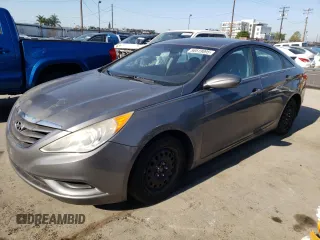 2013 Hyundai Sonata GLS z VIN 5NPEB4AC6DH668457, wystawiony jako Copart lot #56519095 z przebiegiem 159 485 mil mil oraz Tytuł czysty. Historia ofert i sprzedaży dostępna na DreamBid. Obrazek 1.