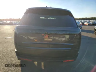 2024 Land Rover Range Rover SE z VIN SALKP9E97RA227153, wystawiony jako Copart lot #80220364 z przebiegiem Nie podano mil oraz Szkoda całkowita • Salvage title. Historia ofert i sprzedaży dostępna na DreamBid. Obrazek 6.