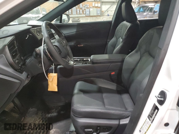 2024 Lexus RX 350h z VIN 2T2BBMCA8RC039156, wystawiony jako Copart lot #59473565 z przebiegiem 10 788 mil mil oraz Czysty tytuł • Clean title. Historia ofert i sprzedaży dostępna na DreamBid. Obrazek 7.