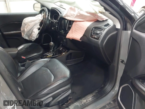 2020 Jeep Compass Limited z VIN 3C4NJCCB9LT108111, wystawiony jako IAAI lot #42369664 z przebiegiem 83 355 mil mil oraz . Historia ofert i sprzedaży dostępna na DreamBid. Obrazek 5.