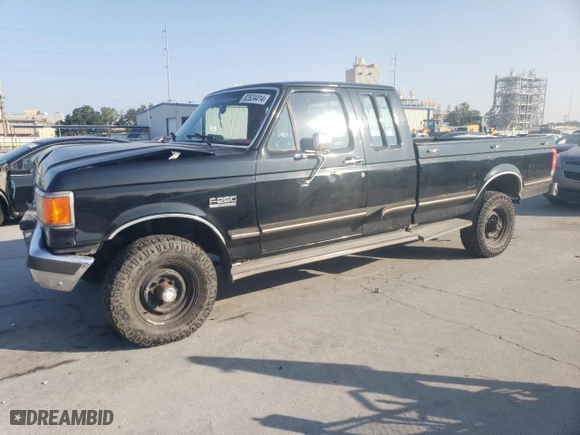 1988 Ford F-250 with VIN 1FTHX26M5JKA25728, listed as a Copart auction lot 62624414 with 41,822 mi miles and Salvage Title. Bid and sale history available at carsss.com. Image 1.