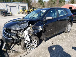 2020 Chevrolet Equinox LS z VIN 2GNAXSEVXL6275376, wystawiony jako Copart lot #50124125 z przebiegiem Nie podano mil oraz Szkoda całkowita • Salvage title. Historia ofert i sprzedaży dostępna na DreamBid. Obrazek 1.