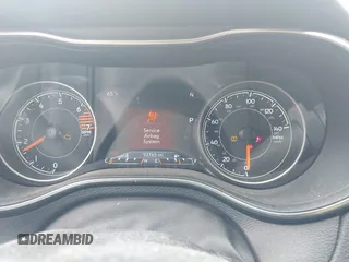 2020 Jeep Cherokee Limited z VIN 1C4PJLDB9LD529985, wystawiony jako IAAI lot #42074723 z przebiegiem 93 765 mil mil oraz . Historia ofert i sprzedaży dostępna na DreamBid. Obrazek 7.