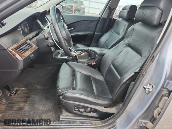 2007 BMW 5 Series 550i z VIN WBANB53547CN93565, wystawiony jako Copart lot #56524565 z przebiegiem 175 035 mil mil oraz Nie do naprawy • Non repairable. Historia ofert i sprzedaży dostępna na DreamBid. Obrazek 7.