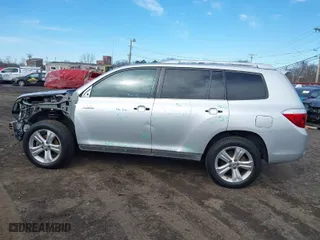 2008 Toyota Highlander Limited with VIN JTEES42A582037201, listed as a IAAI auction lot 41610521 with 222,888 mi miles. Bid and sale history available at carsss.com. Image 14.