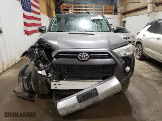 2020 Toyota 4Runner SR5 with VIN JTEBU5JR0L5769530, listed as a Copart auction lot 48219575 with 33,805 mi miles and Salvage Title. Bid and sale history available at carsss.com. Image 5.