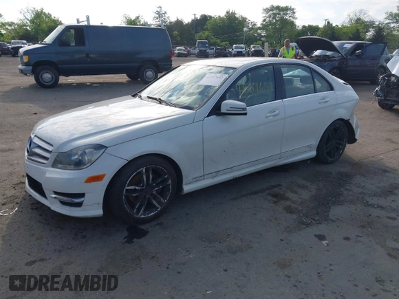 2012 Mercedes-Benz C 300 Sport с VIN WDDGF8BB0CR198952, выставлен на аукционе IAAI как лот 42217652 с пробегом 138 919 миль миль и . История ставок и продаж доступна на DreamBid. Изображение 17.